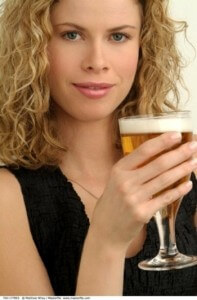 Bia là “mỹ phẩm” tuyệt vời cho phụ nữ